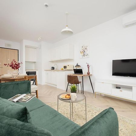 Modern Apartment With Balcony Near Aleje Jerozolimskie By Noclegi Renters วอร์ซอ ภายนอก รูปภาพ